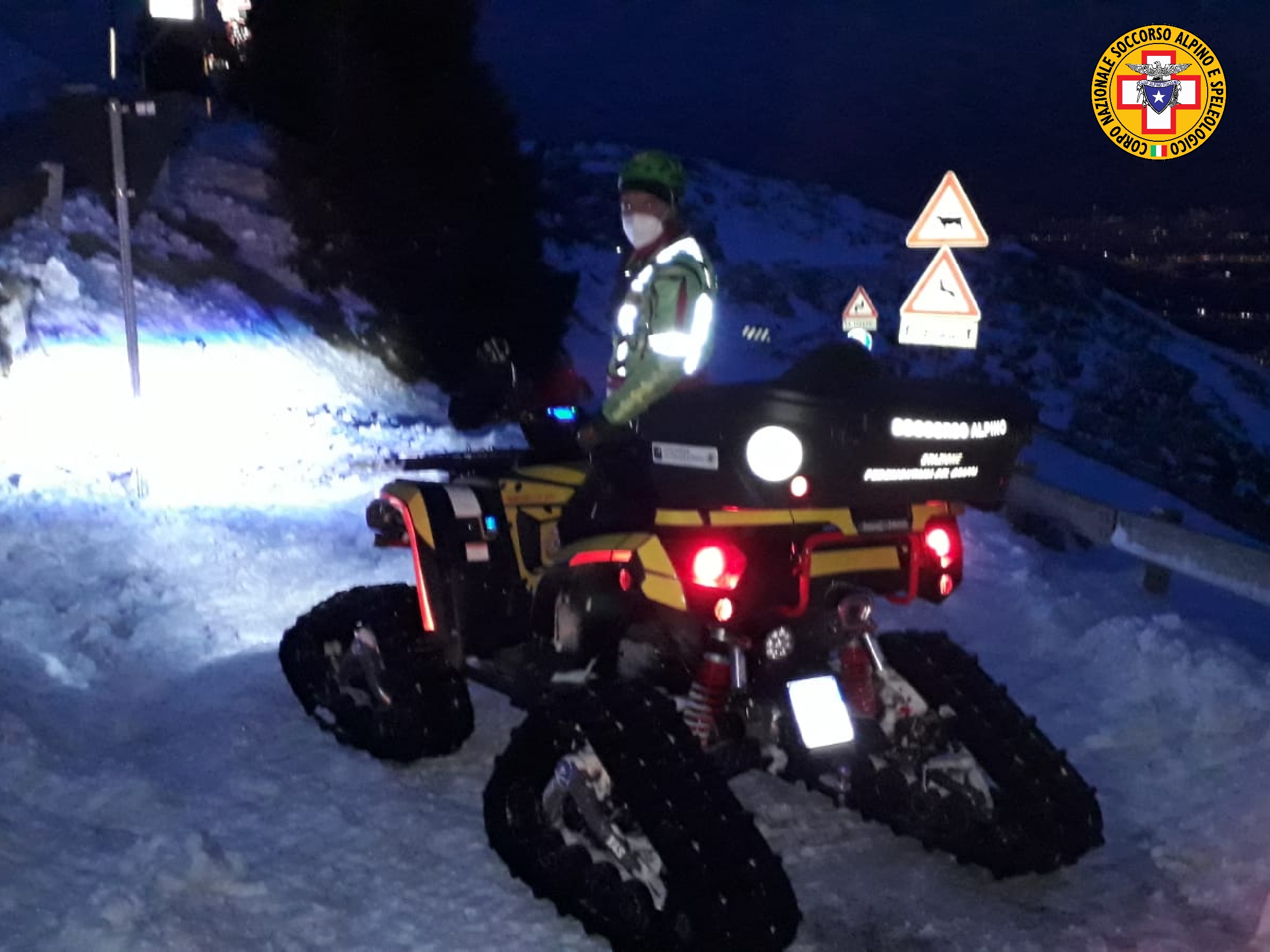 RECUPERATA COPPIA BLOCCATA IN AUTO DALLA NEVE SUL GRAPPA